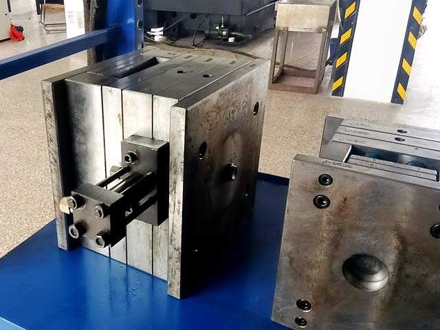 注塑模具生产汽车零部件